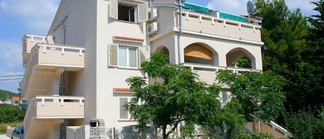 Apartments Vrtlici house