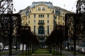 The apartment is on the top floor, the windows are in the quiet inner courtyard.