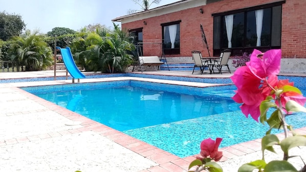 VILLA WITH POOL NEAR TO CARTAGENA DE INDIAS, COLOMBIA. 