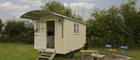 Outside of Mill Farm Shepherds Hut.