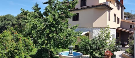 Holiday House Ginkgo,
Surrounded by  Mediterranean greenery and Beaches.