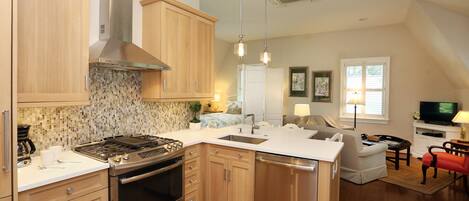 Complete luxury kitchen ~ easy maintenance, fully equipped and very spacious.