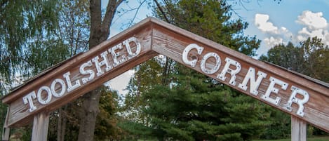 Toolshed Corner - Close to Shawnee National Forest hiking.