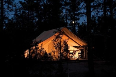 GLAMP SUZANNE: CANVAS CABIN ON PRETTY ADIRONDACK FARM OFFERS PRIVACY AND VIEWS