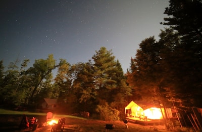 GLAMP SUZANNE: CANVAS CABIN ON PRETTY ADIRONDACK FARM OFFERS PRIVACY AND VIEWS