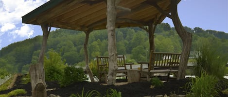 Driftwood gazebo created by owner/artisan Josh Hubbard. Seating by Tygart River.