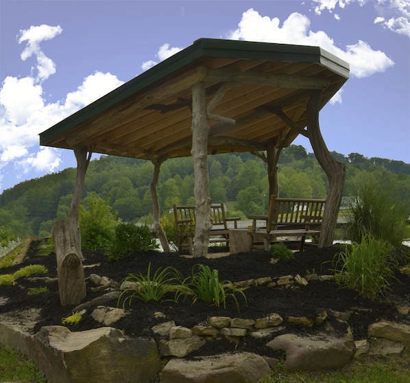 Driftwood gazebo created by owner/artisan Josh Hubbard. Seating by Tygart River.