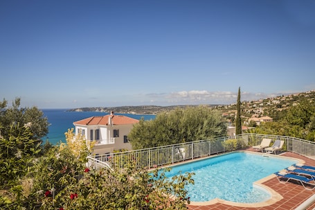 Swimming Pool
Sea View