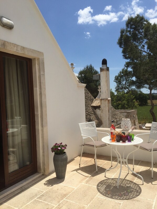 L'ingresso a Luce di Luna con vista sui trulli