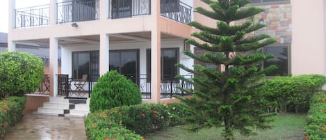 Main Entrance/Front Garden