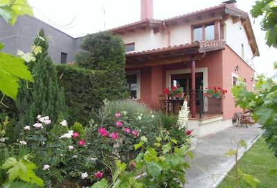 Casa Rural Cuarenta y Ocho Luces, 4 estrellas, a 10 km de Burgos