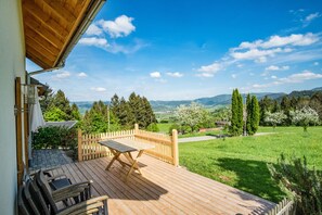 Terrasse mit Blick ins Dreisamtal