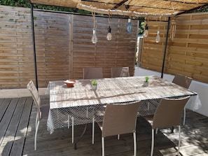 Outdoor dining