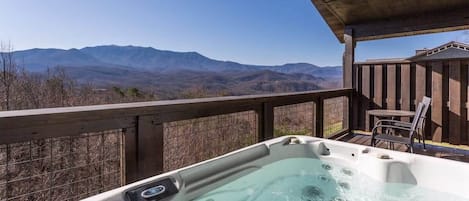 Hot Tub With World Class Views!