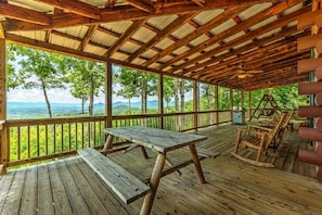 Dine with a View at the picnic table!