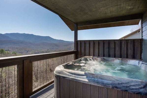 Hot Tub With Mammoth Views!!!