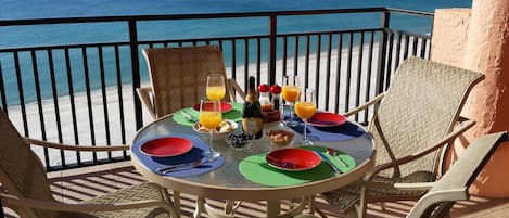 CHAMPAGNE BREAKFAST ON YOUR BALCONY: A GREAT START TO MANY HAPPY DAYS TO COME!