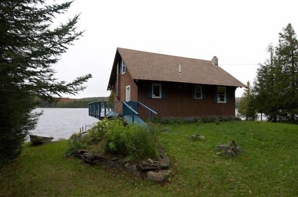 Cozy Lake Pond Lake House