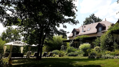Luxuriöses Landhaus in der Nähe eines lebhaften Dorfes an der Grenze zu Lot Dordogne