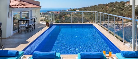 Private infinity roof pool with great views