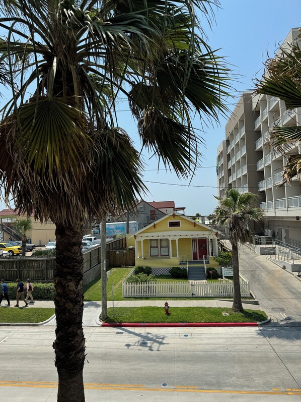Great location. Close to beach, restaurants and entertainment.  