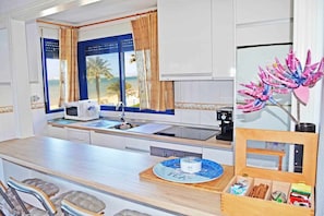 Kitchen or kitchenette,Food and drinks,Dining area,Pool view,Sea view