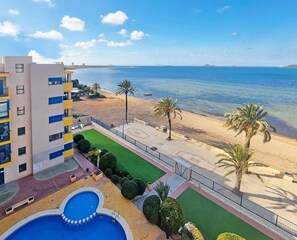 Property building,Bird's eye view,Garden,Beach,Garden view,Lake view,Pool view,Sea view,Swimming pool