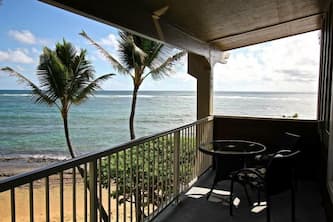 Only thing between you and the ocean is the Beach! Top Floor, unobstructed view