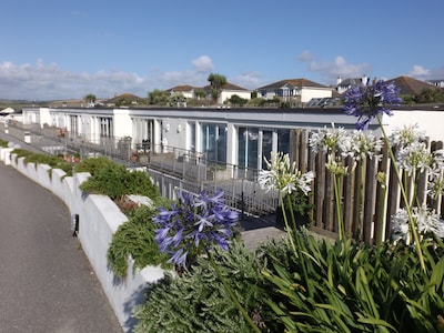 UNBEATABLE LOCATION : OHANA BEACH HOUSE. VOTED UK BEST BEACH
