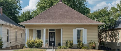 Beautiful, historic home in walking distance to Downtown Historic Franklin.  