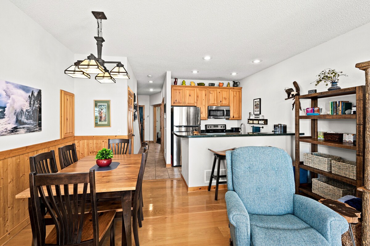 Boutique Luxury On Lake Superior! Stunning Views*Sunrise/Moon*Waves*Romantic*