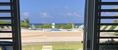 The Pool and Ocean. A Spectacular View!
