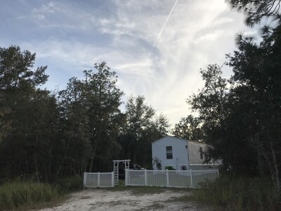 Private 4.3 acre Country Retreat by Rainbow Springs in Ocala's horse country 