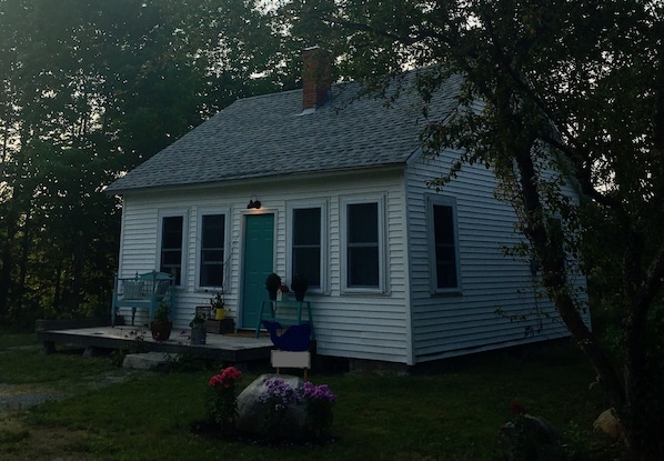 You've Arrived!  Street view of Crabapple Cottage
