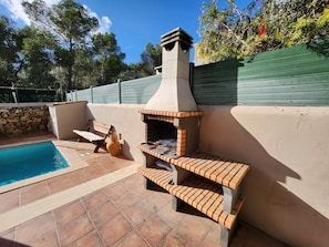 Stone BBQ: sizzle up a poolside feast