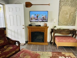 Open, airy to the tradewinds, or go with AC, your choice.