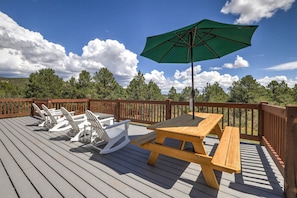 Large Deck with Picnic Table