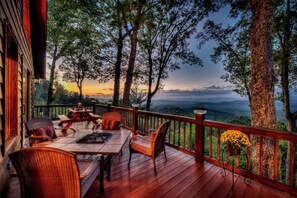 Gas table-top fire bowl sets the mood for a perfect evening. 