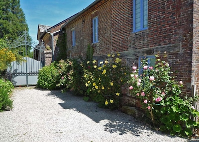 Wunderbar umgebautes, frei stehendes Wagenhaus in friedlichem Dorf, Normandie
