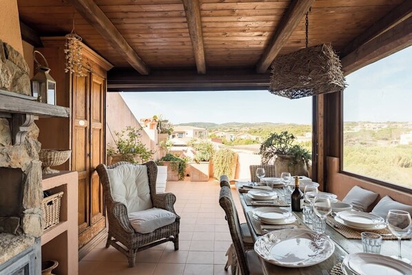 Outdoor dining