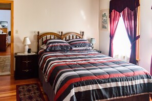 Master bedroom with queen bed.