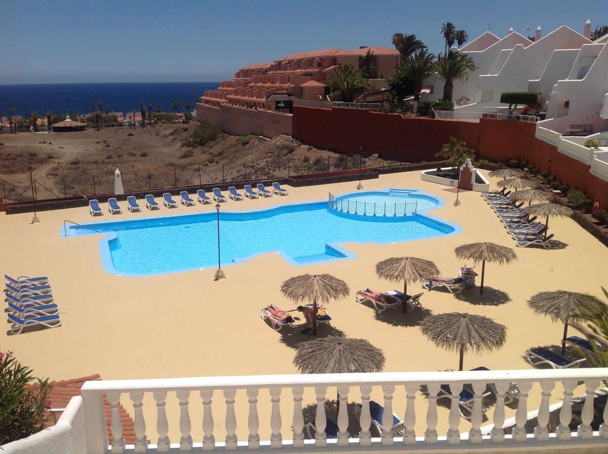 Dream vacation Tenerife, sea view, wifi, IPTV, swimming pool.