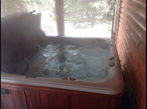 Indoor spa tub
