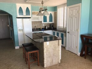 Fully equipped kitchen.