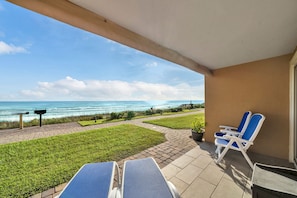 Private patio - walk out the beach!
shared charcoal grills for you too