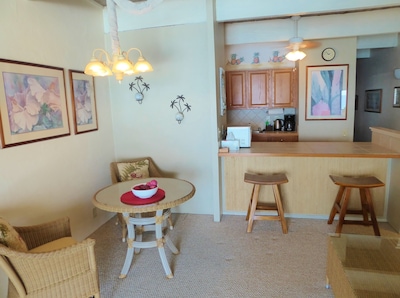 Direct Oceanfront Condo!  Sea Turtles & Beautiful Sunsets from the Lanai