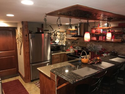 Romantic Cabin with Hot Tub, Outdoor Bar, Fire Pit, Soaking Tub, Next to RMNP