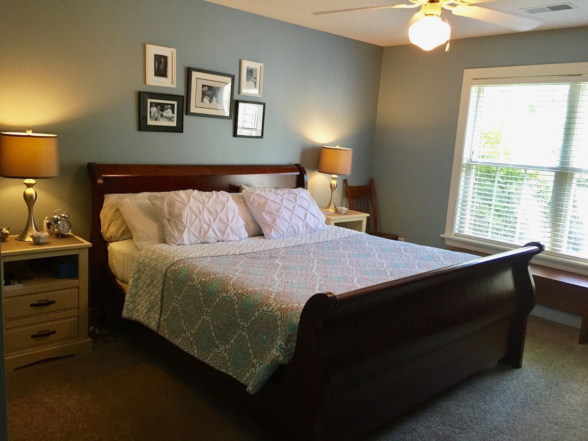 Coastal Comfort; Sleeps 13; Central to DT & Beach.