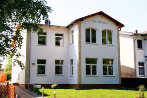 Ansicht Haupthaus Waldstraße