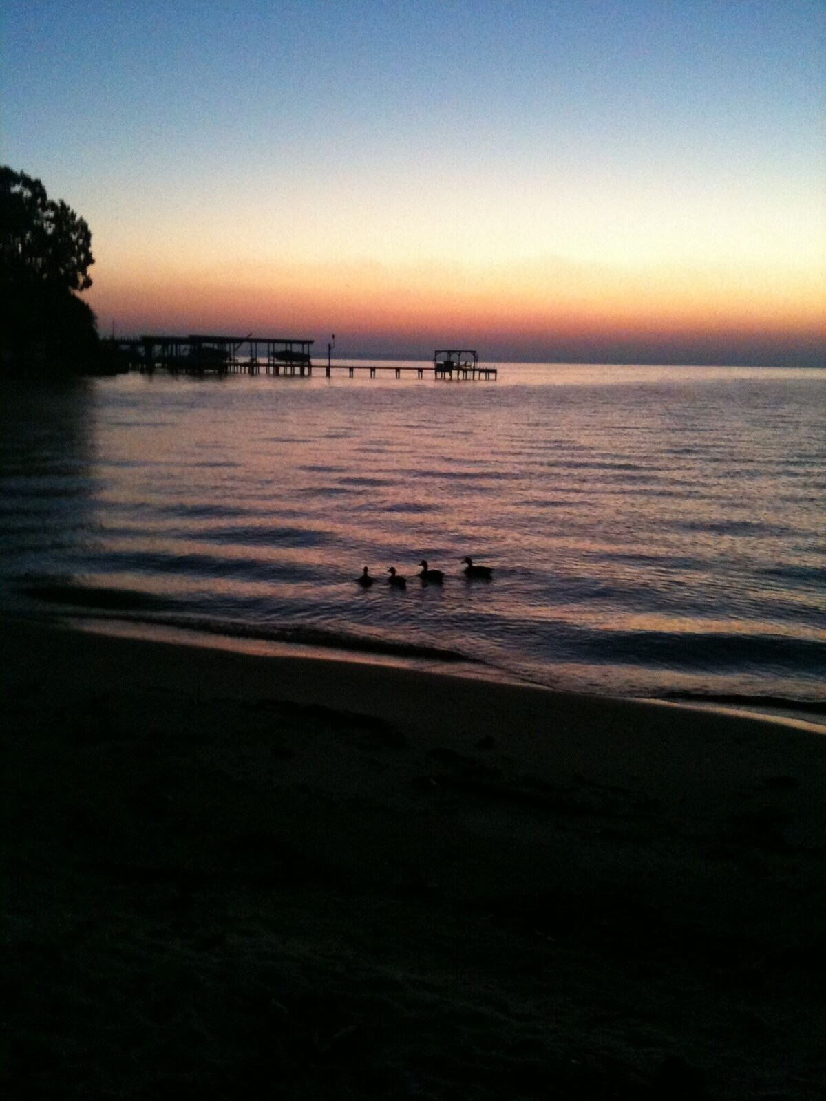 Waterfront Cottage With Your Own Personal Sandy Beach And Expansive Lake View